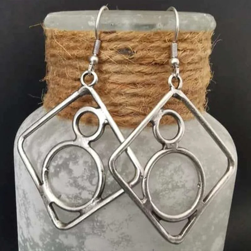 Euro American Hot Selling New Geometric Square Fashion Charm Mom Earrings Cross Border Unique Hollow 8-Shaped Earrings