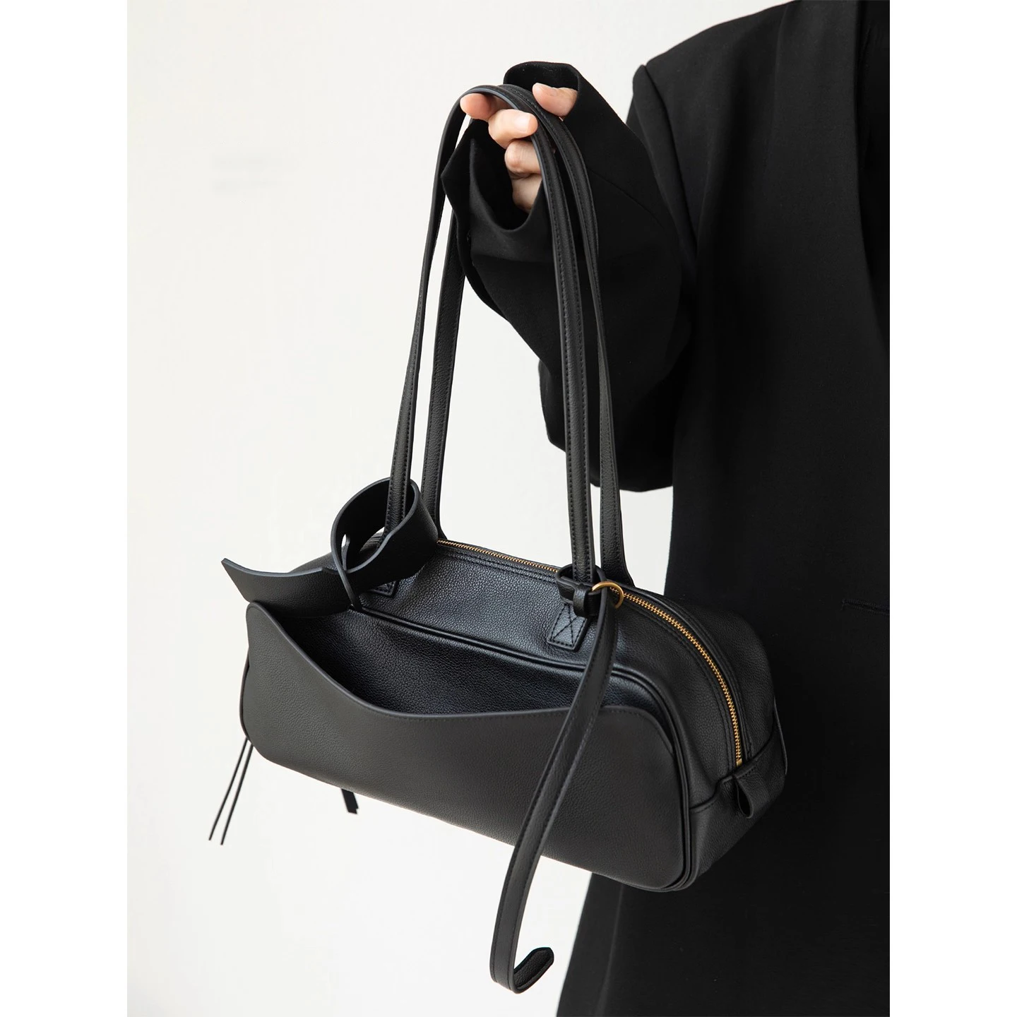 

High-End Genuine Leather Bowling Bag, Practical Commuter Bag, First-Layer Cowhide Shoulder Bag, High-Value Women's Bag