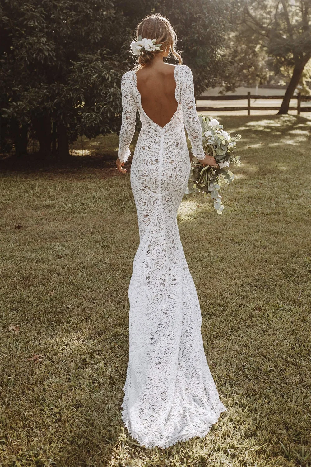 Vestidos de novia blancos personalizados con escote redondo de Tokio, vestidos de novia de sirena sin espalda de manga larga, vestidos de boda elegantes con tren de corte