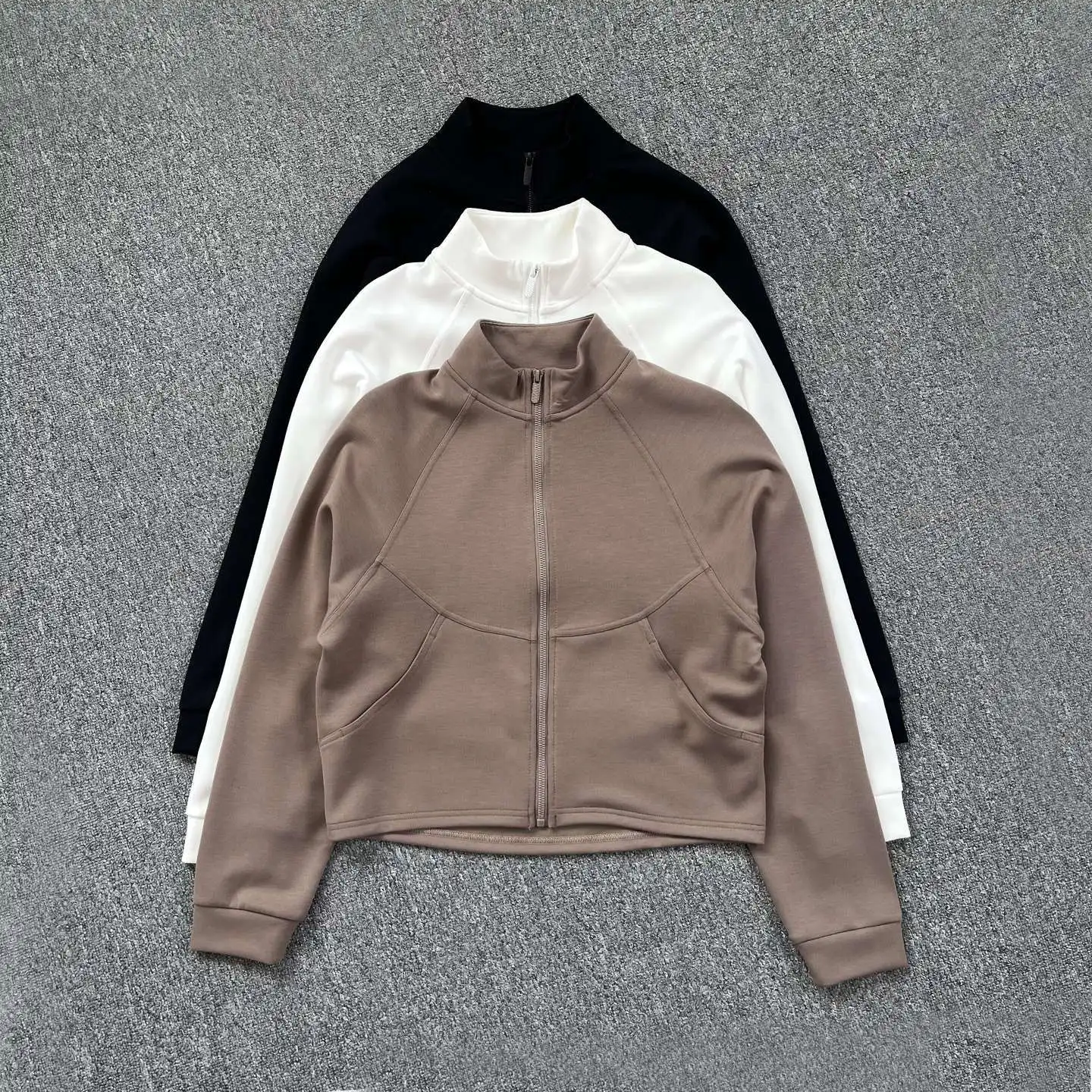 

Женская куртка на молнии из воздушного хлопка, воротник-стойка, впитывающая влагу, теплая уютная утягивающая толстовка на молнии с большими карманами для гостиной йоги