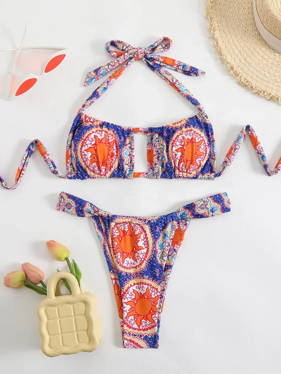 

Сексуальные красные бикини с полосками, комплекты для женщин: плиссированный купальник с вырезами, бюстгальтер пуш-ап, стринги, летний купальный костюм 2025, микро-бикини