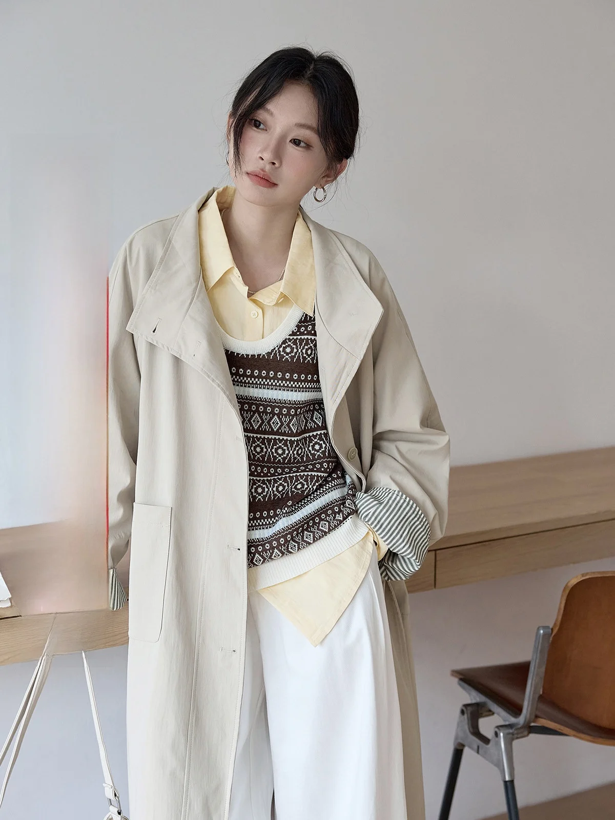 

Женская ветровка HuiXi в повседневном стиле, свободного кроя, с лоскутным дизайном, осенняя коллекция 2025 года, новая модная верхняя одежда