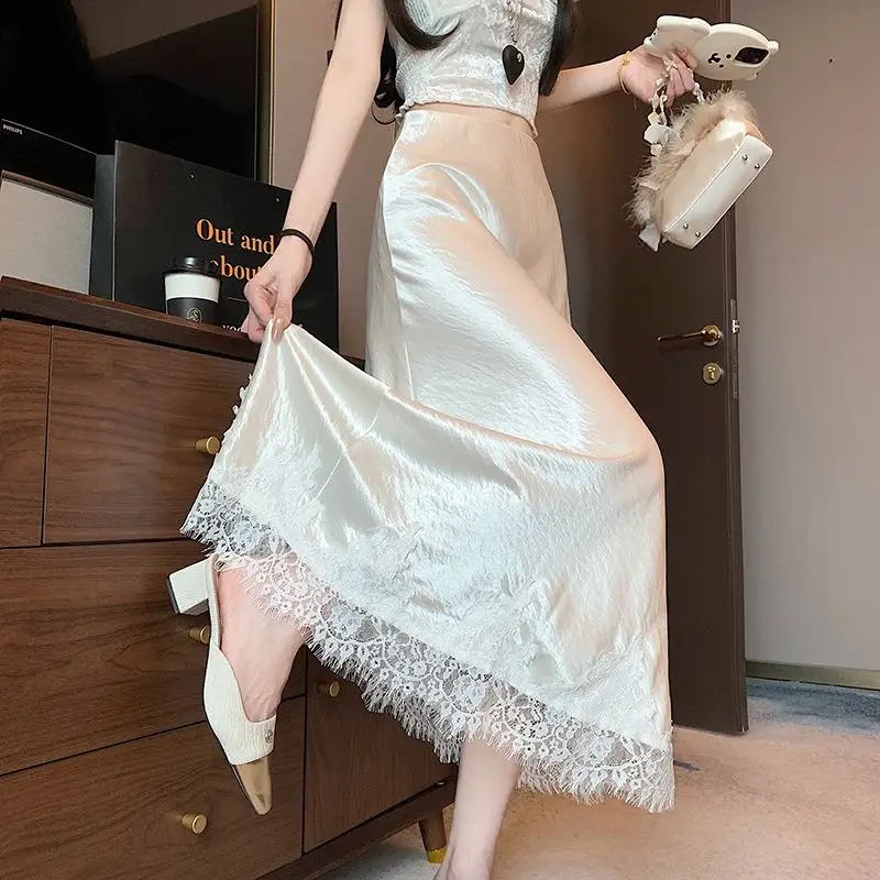 

New Acetate Satin Mermaid Skirt for Women Draped Slim Fit Skirt with Lace Trim Hip-Covering Design for a Flattering Silhouette