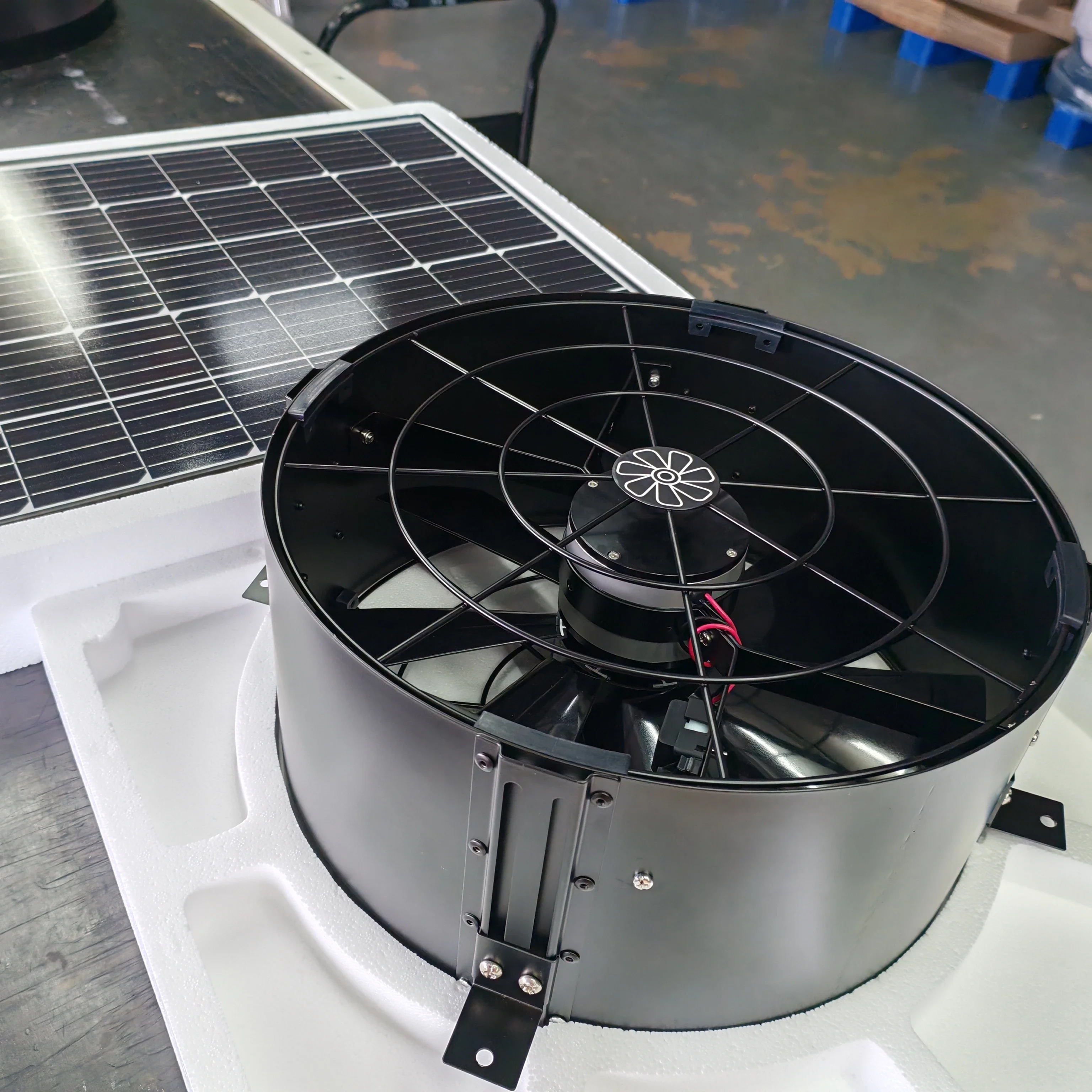 Best Quality 40W 14Inch IP68 Waterproof Energy Solar Powered DC Wall Mounted Exhaust Cooler Fan for Greenhouse OEM Supported