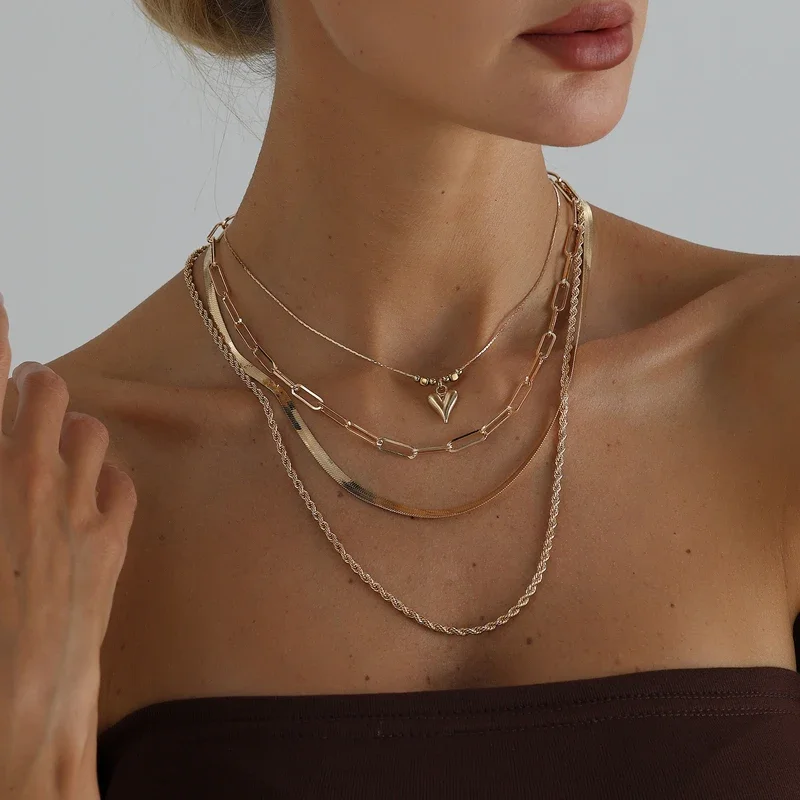 Vintage Snake Chain Heart Pendant Necklace for Women Twist Chain Multi-Layer Necklace Simple Trend Casual Versatile Jewelry Gift