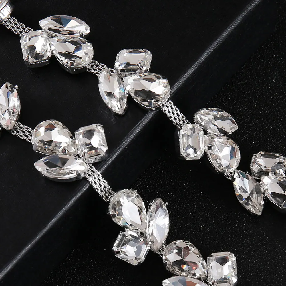 

1 Yard Vintage-Inspired Crystal Floral Trim Chain Garment Accessory Fashion Apparel Decoration for Retro & Formal Occasions