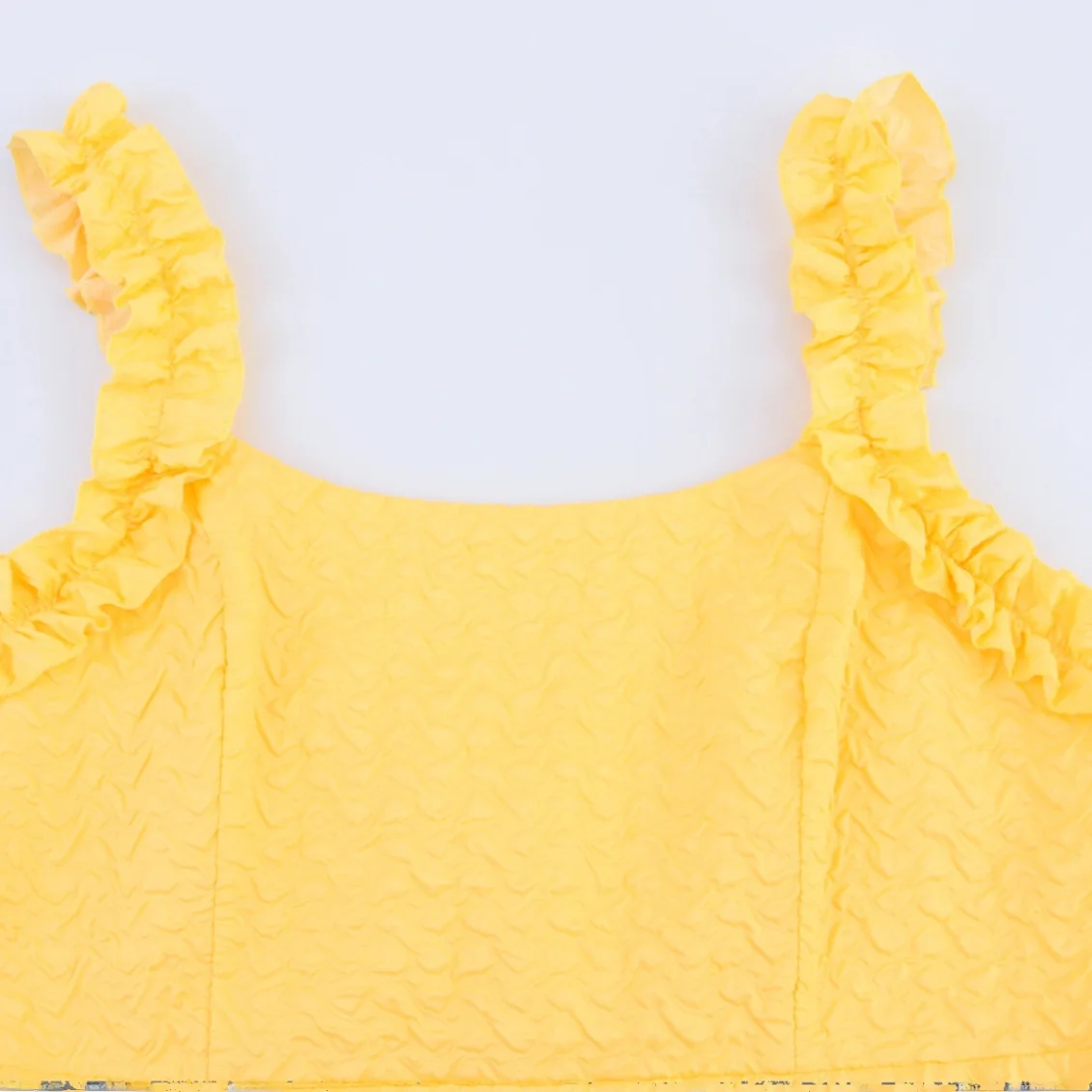 ZBZA 春の新レディースファッションデザイン木製エッジ耳装飾エンボスストラップドレスエレガントなハイウエストノースリーブミディドレス