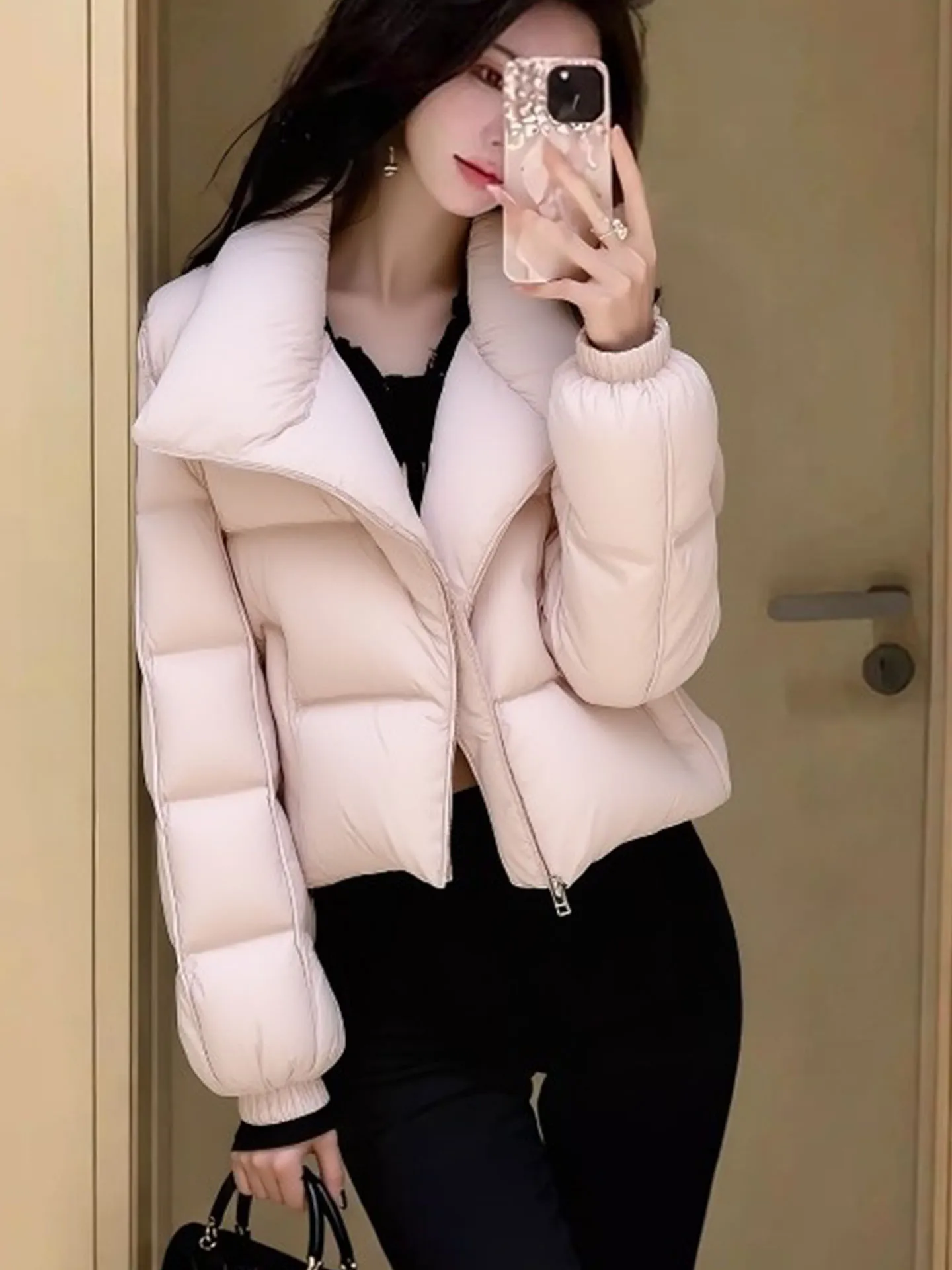 ピンクのふわふわダウンジャケット レディース 2025年冬新作 アウター 通勤 スタイリッシュ 韓国風 レギュラーフィット 暖かい デイリーユース