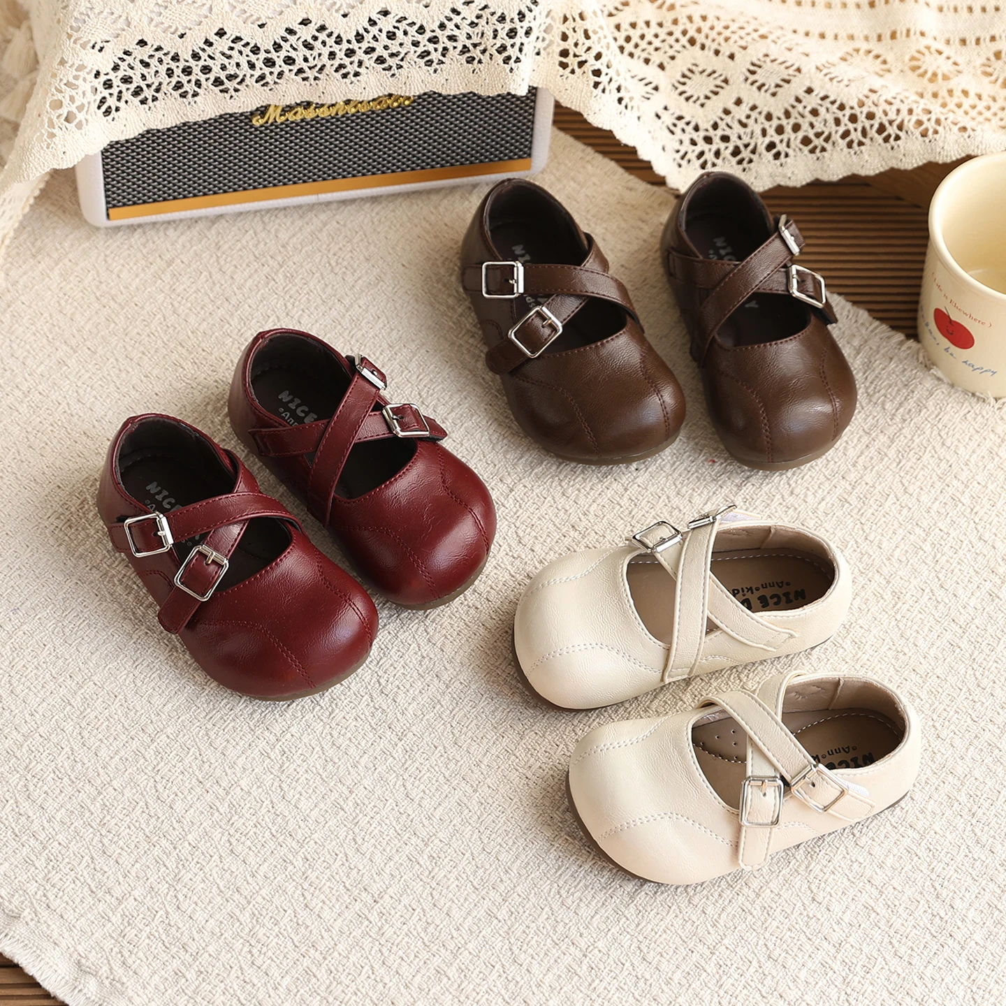 

Girls Cross Mary Jane Shoes with Double Buckle Soft Sole Children Flats Leather Shoes for Party Wedding Kids Princess Shoes