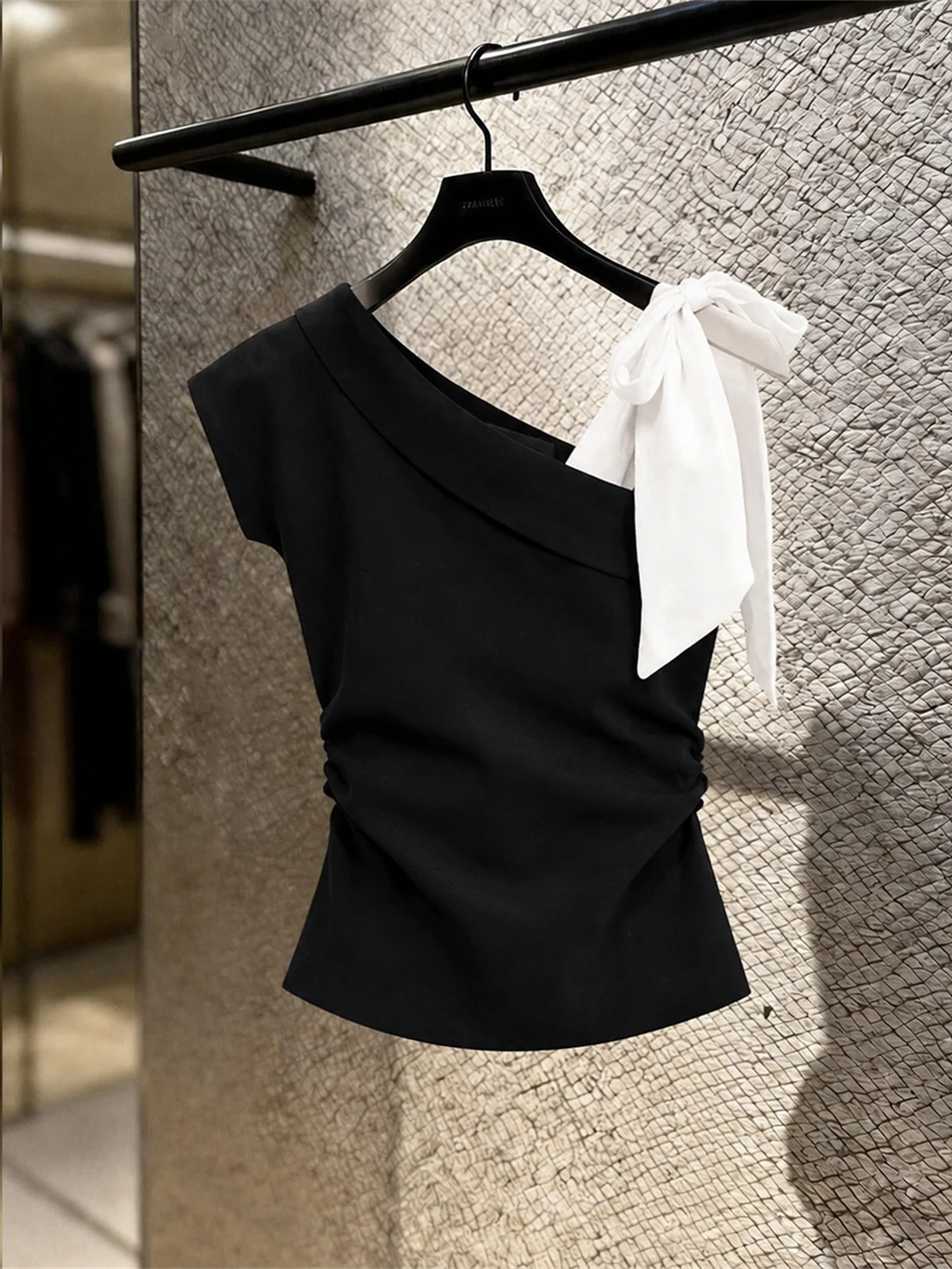 

Elegant Shoulder-Bared Top Women's Fashion Patchwork Tie-Detail Summer Design Casual Unique Silk Shirt Korean Style Commute