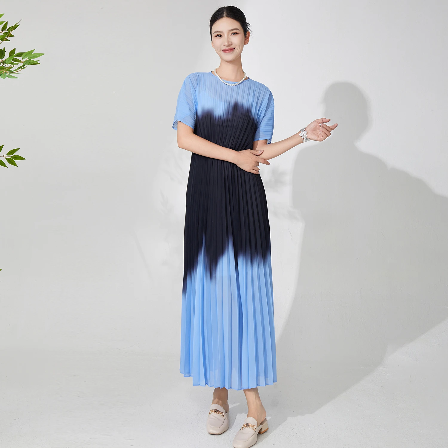 

New Arrival 2025 Women's Elegant Dress Design Summer Short Sleeve Printed Dress Miyake Pleated Dress