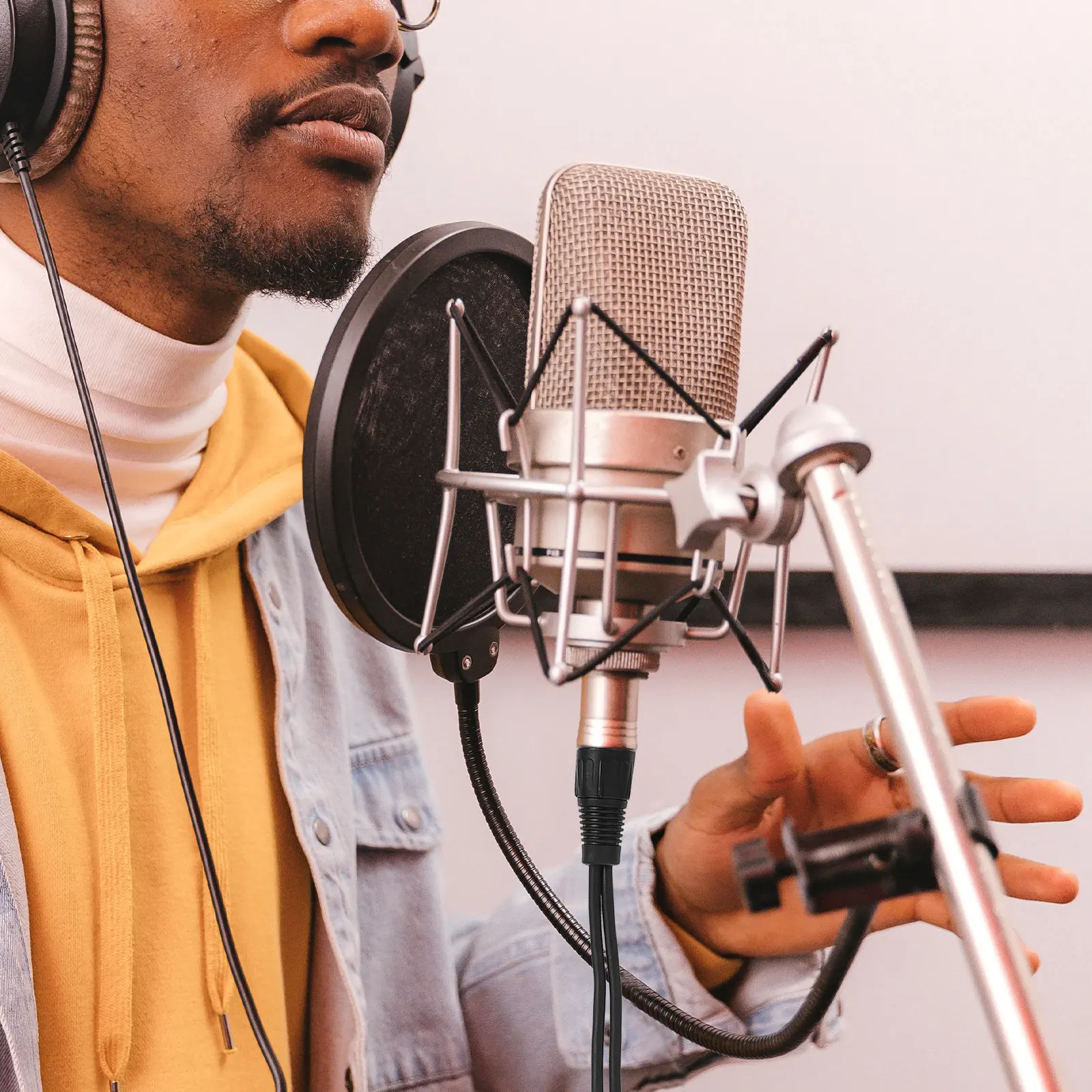 Flexible Microphone Audio Cable with Male-Female Cannon Connectors for Stage, Mic Mixer & DMX Equipment