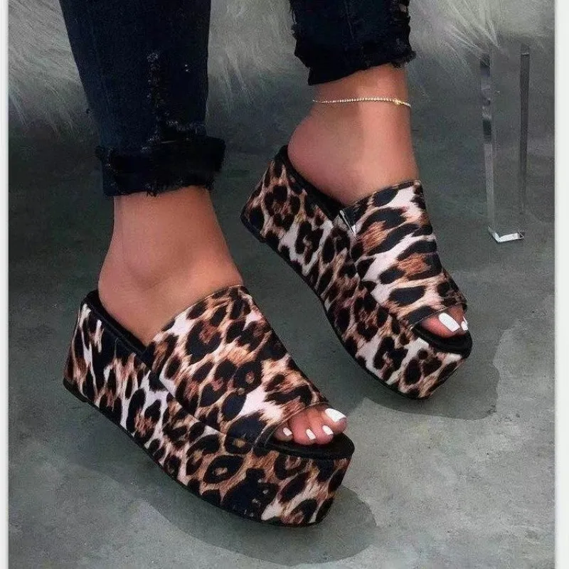 New Ladies Shoes on Sale New Fashion Sexy Leopard Print Women\'s Slippers Summer Outdoor Thick Sole Casual Women Wedge Sandals