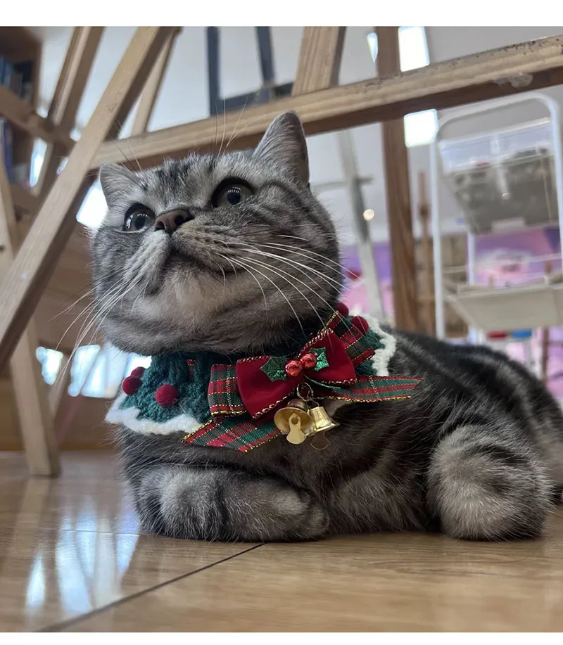 Weihnachtliches Strick-Speicheltuch mit Glocke, Haustier-Schleifenlätzchen, Halsband-Schal, kariertes Schleifenanhänger-Accessoire für Hunde- und Katzenhalsbänder, Pflegezubehör – Detail 6