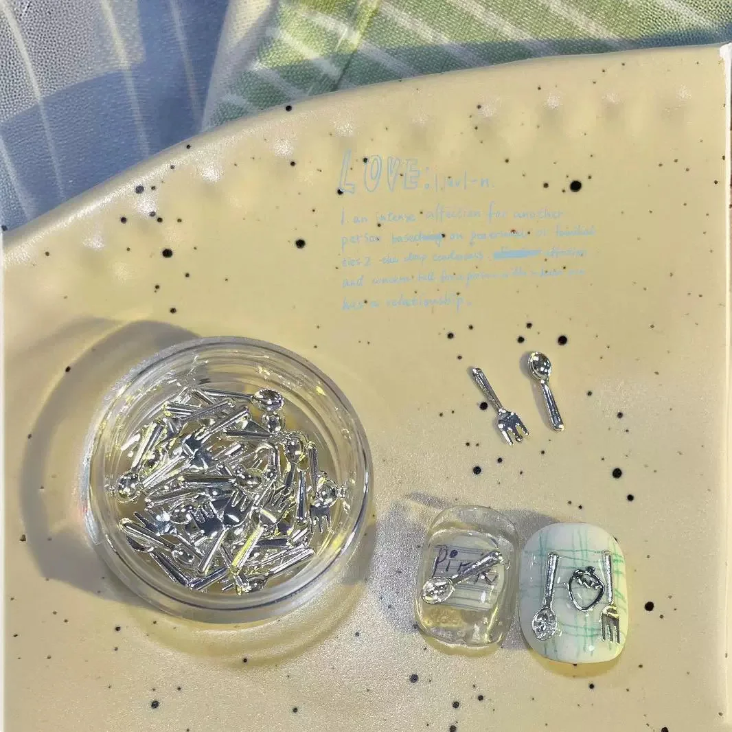 韓国スタイルネイルアートジュエリー花スパンコール小さなスプーンネイルアート材料爪アクセサリー