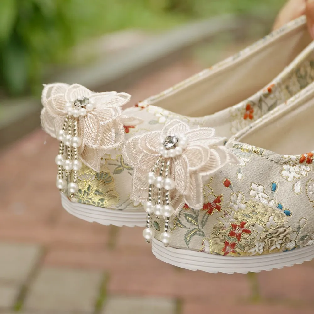 

Autumn Tang Dynasty Ancient Hanfu Shoes Women Embroidered Shoes Inner Height Increase Ancient Cloth Shoes Performance Dance