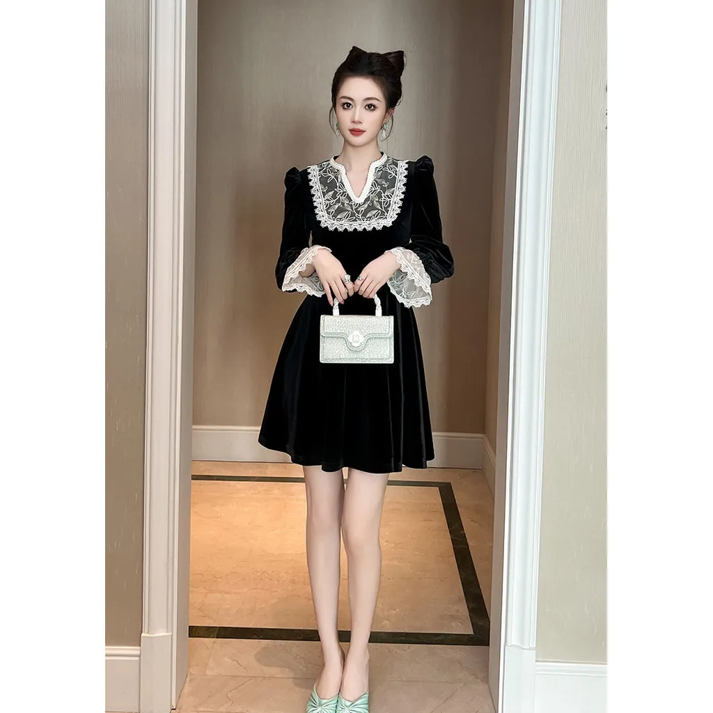 

Spring new women's French V-neck design lace patchwork waist black velvet dress