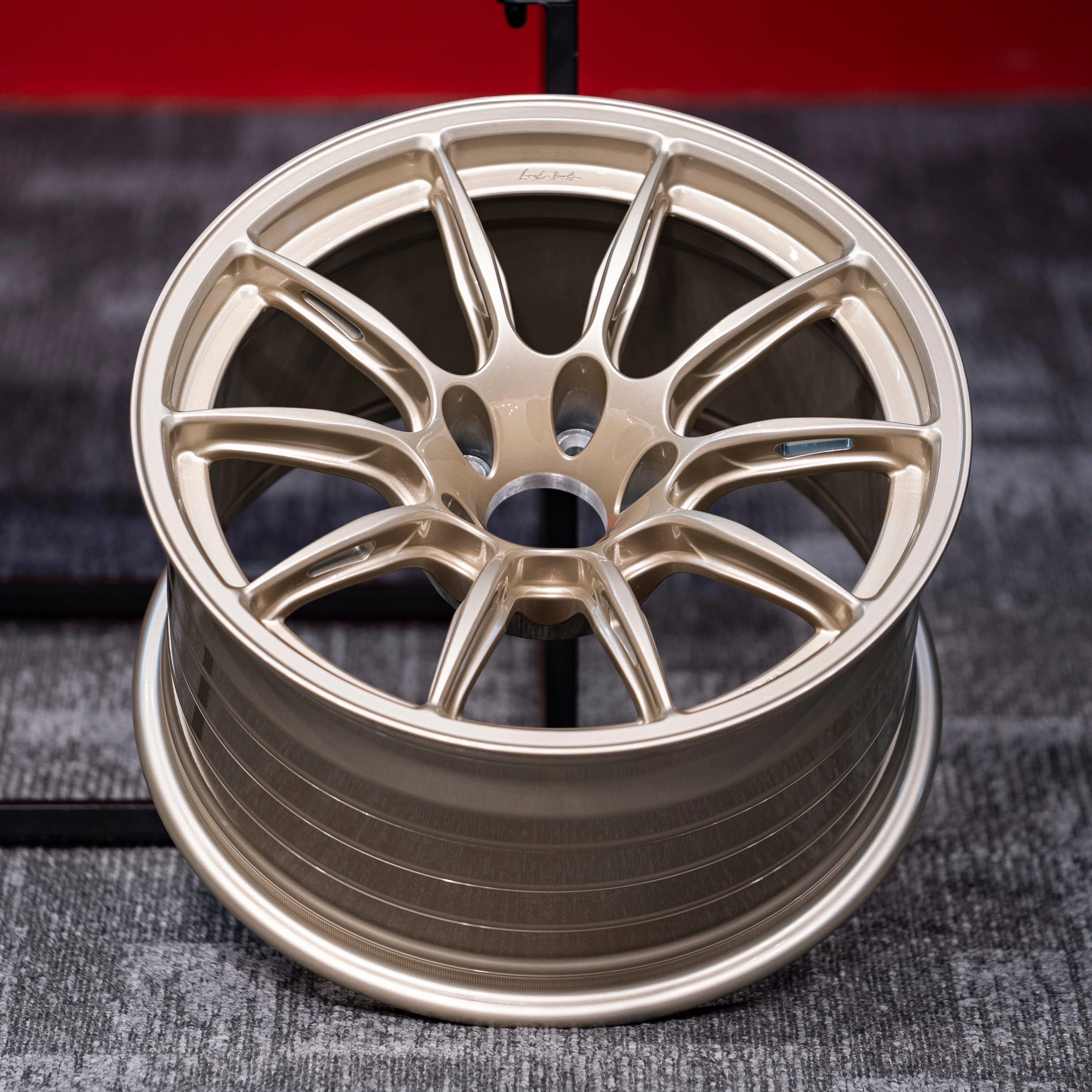 

High-performance 10-spoke Wheel Hub, Supercar-grade Lightweight Aluminum Alloy Forged, Suitable For All Vehicle Models.