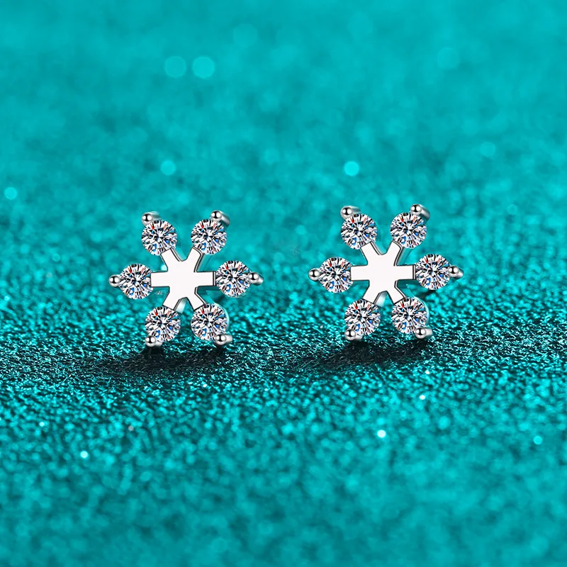 18K gold female simple cool feeling plated PT950 platinum bestie style snowflake 36 points moissanite stud earrings