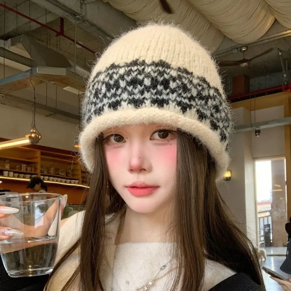 Vintage Polyester Rolled Edge Knitted Beanie Hat 53-60CM Face Slimming Fair Isle Jacquard Hat EarFlap Hat Casual Daily