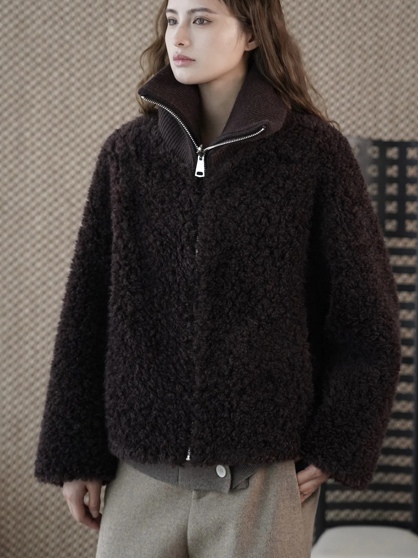 سترة شتوية كورية جديدة بتصميم كسول كلاسيكي من القطيفة بياقة واقفة نصف سحاب من صوف الضأن سترة دافئة فضفاضة للنساء