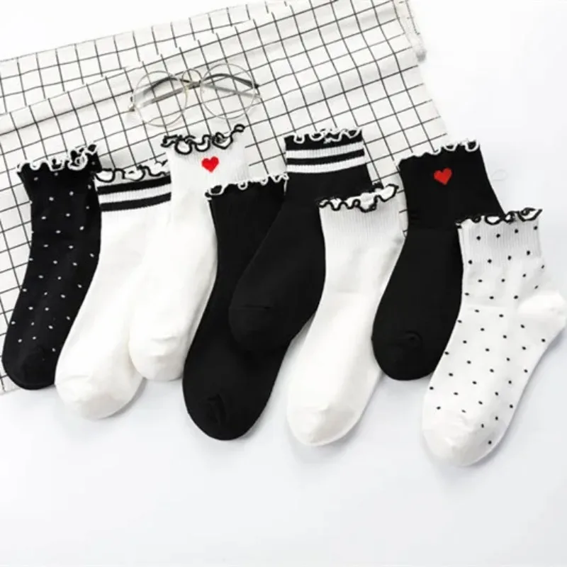 

New Women Cotton Cusual White Black Socks Girls Cute Crimped Ankle Sock Stripes Dots Heart Short Socks Calcetines Mujer Sokken