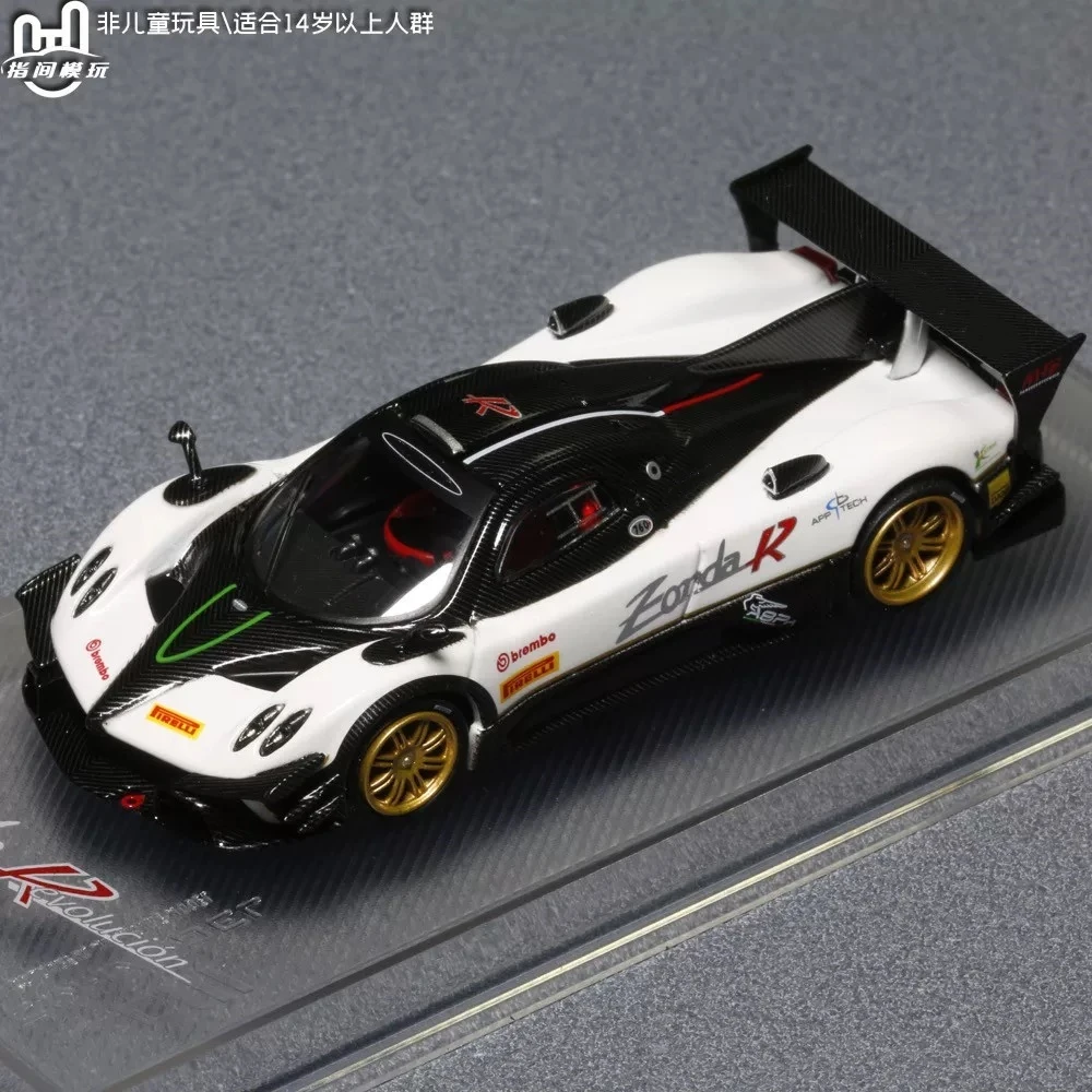 

CM Model 1:64 Zonda Revolucion Diecast Model Car