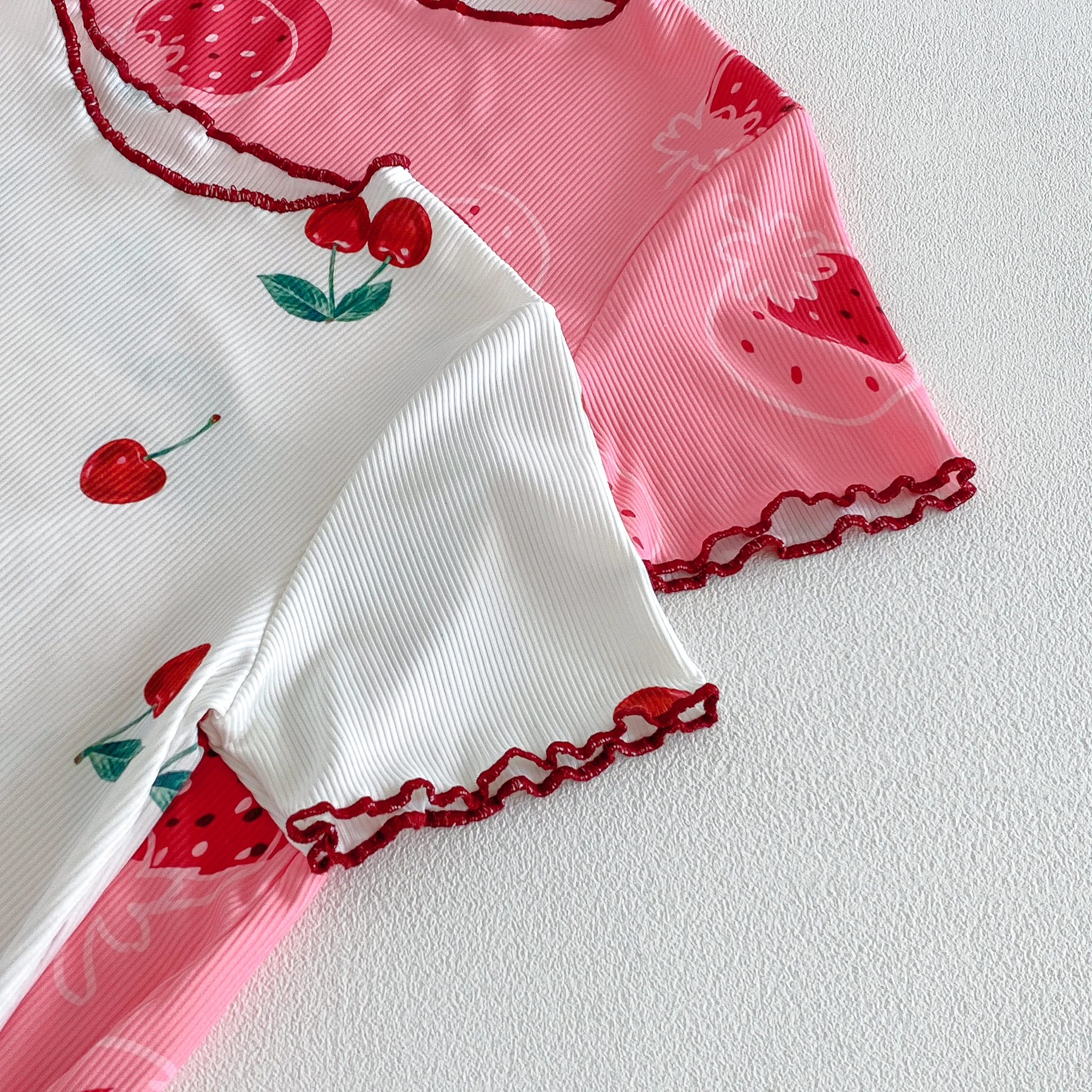 Sommerliches Mädchen-Nachthemd: Baby-Kirsch-Hauskleidung, Schlafrock, kurzärmeliges Erdbeer-Kleid, lässiges zweiteiliges Set – Detail 5