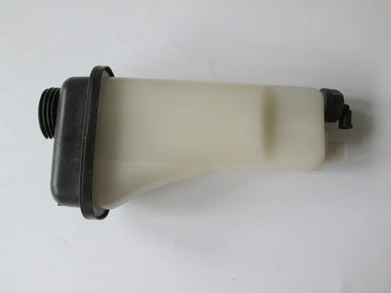 

Figzero Auxiliary Coolant Kettle For BMW 3 5 7 Series E36 E38 E39 320 325 520 525 728