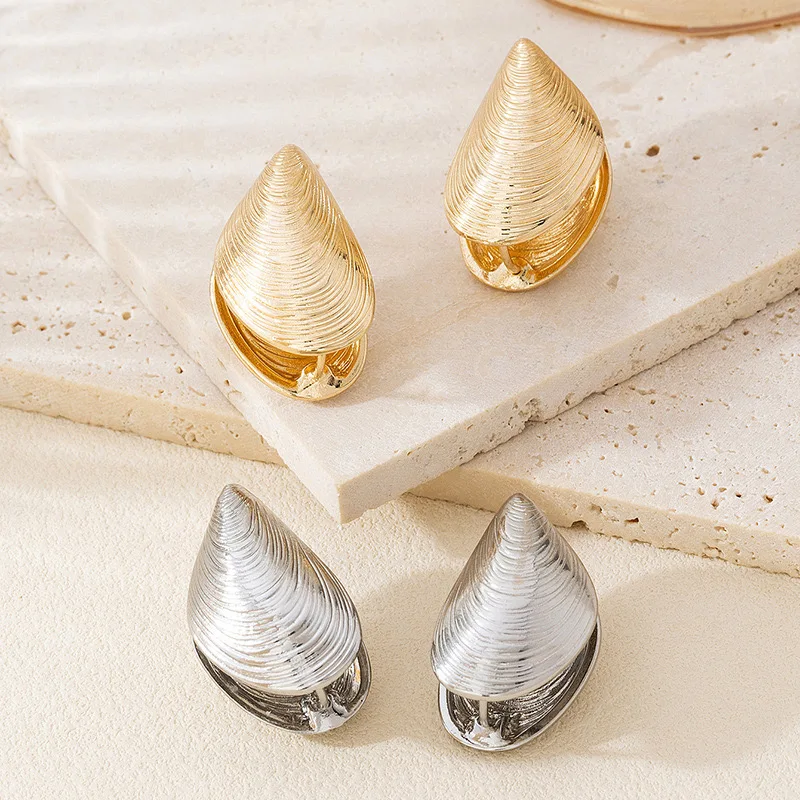 Vintage Metal Shell Stud Earrings for Women Punk Silver Color Texture Geometric Irregular Ear Buckle Jewelry Party Gift