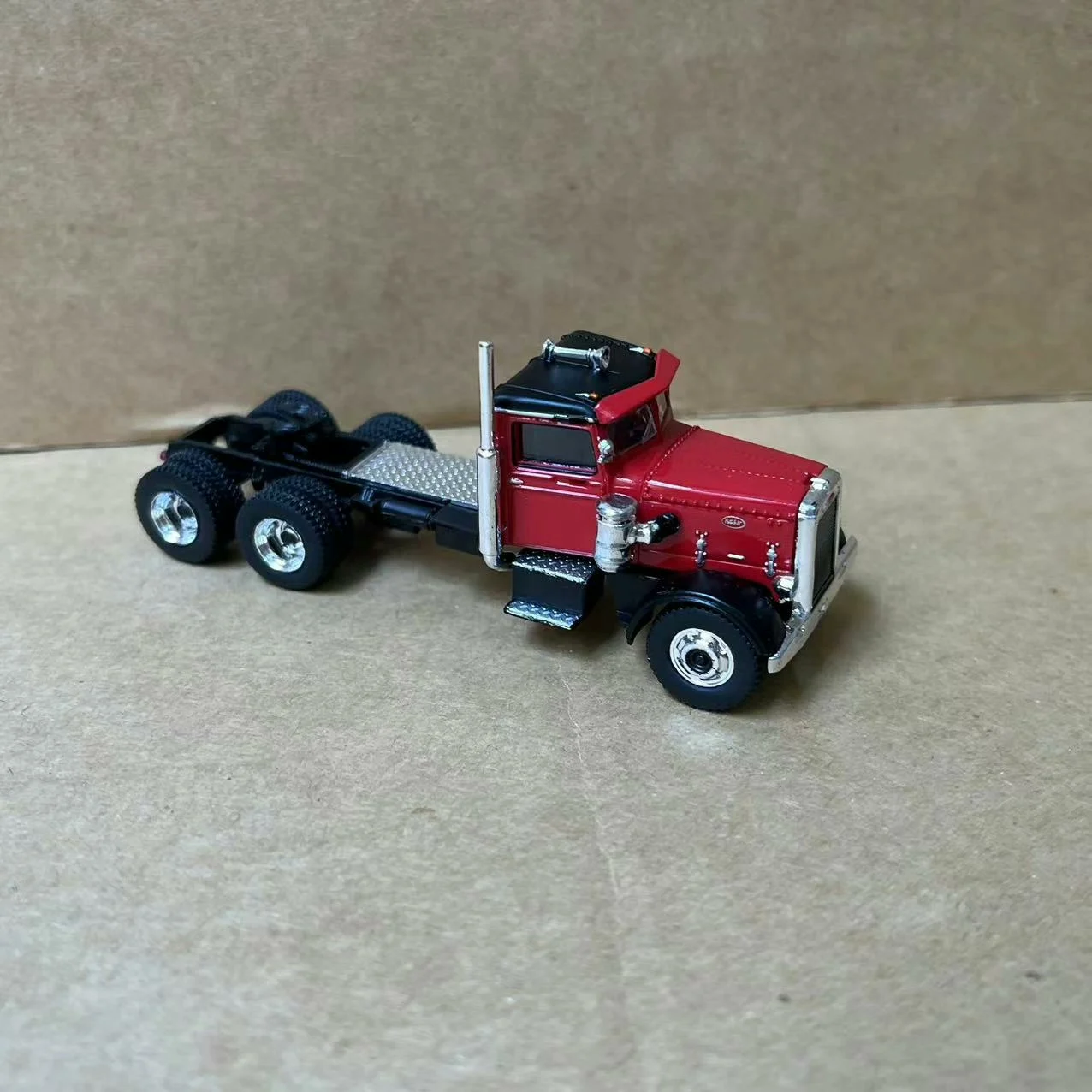 1:87 Scale HO Peterbilt 281 Trailer Head Truck Plastic Car Model Toy Ornament Collectible