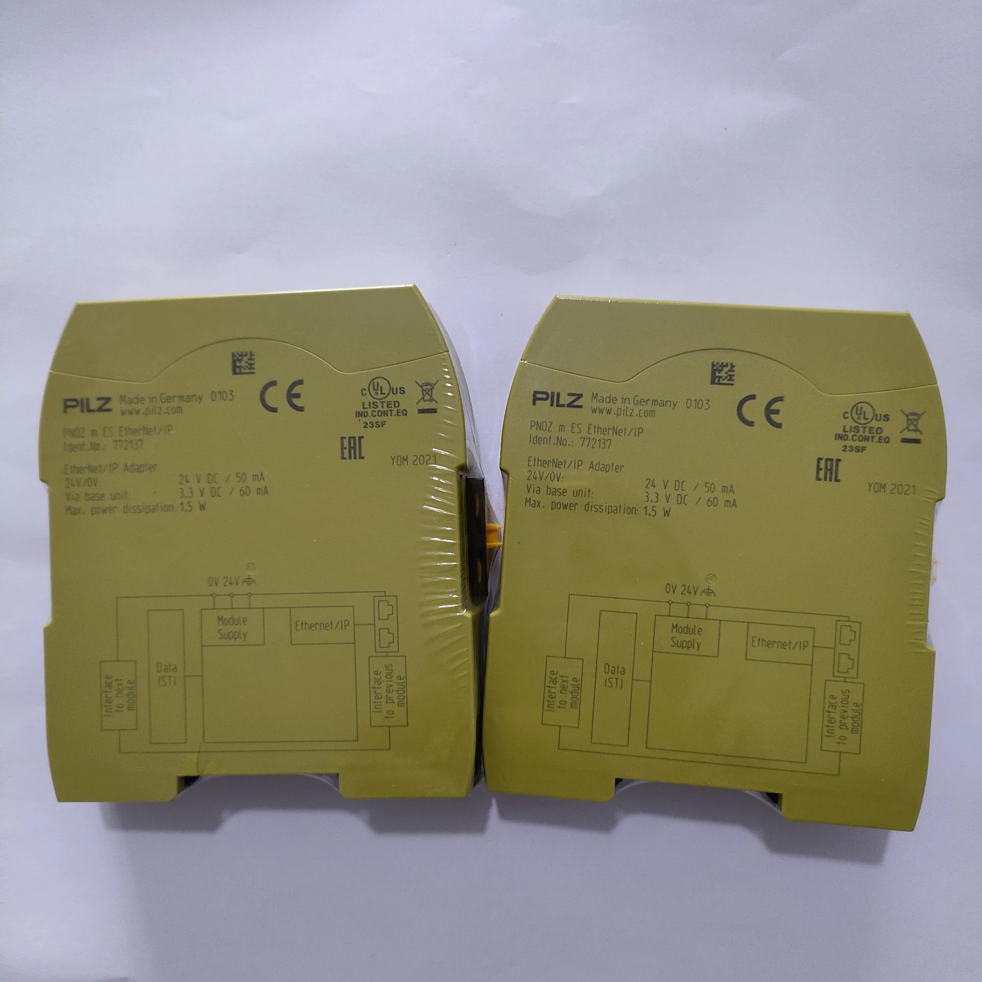 The brand-new PILZ module 772137, imported from Germany