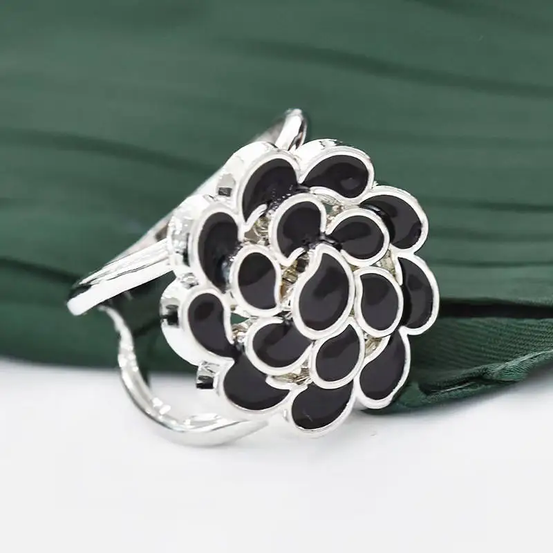 Retro Rose Flower Brooches X Shape Scarf Clip Metal Brooches For Women Scarves Buckle Holder Shawls Jewelry Clothing Accessories