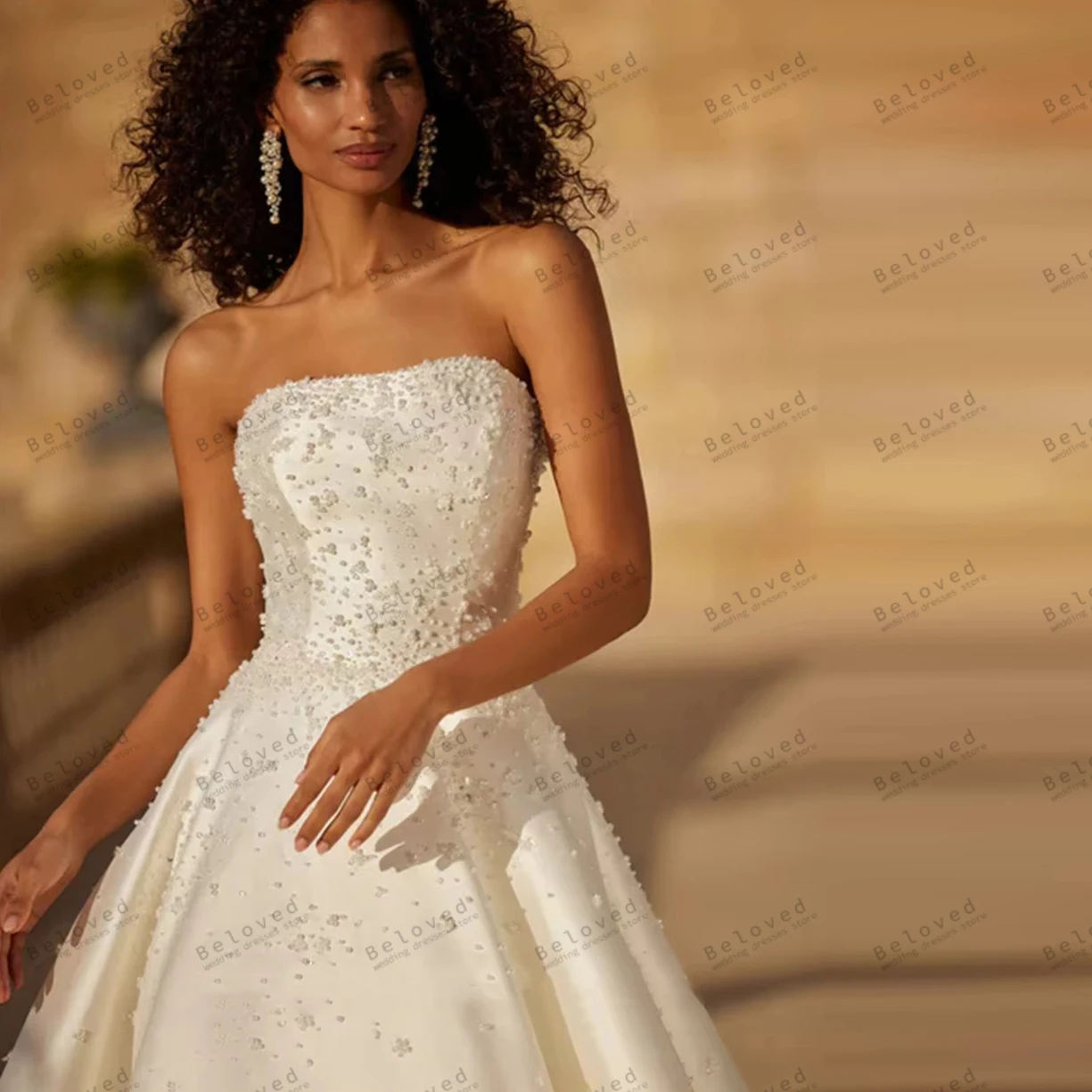 Robes De mariée charmantes Robes De mariée en satin Robes De décoration De perles Sexy sans bretelles dos nu magnifiques robes De Novia personnalisées