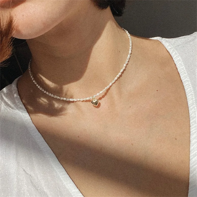 Naszyjnik z naturalnych pereł wypełnionych 14-karatowym złotem Dainty Heart Charm Naszyjnik Minimalizm Odporna na potzenie biżuteria Boho Naszyjnik damski — zdjęcie 7