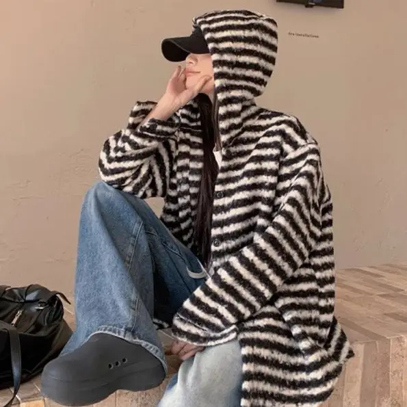 

2025 Winter New Zebra Stripe Fleece-Lined Lazy Style Plush Hooded Jacket for Women