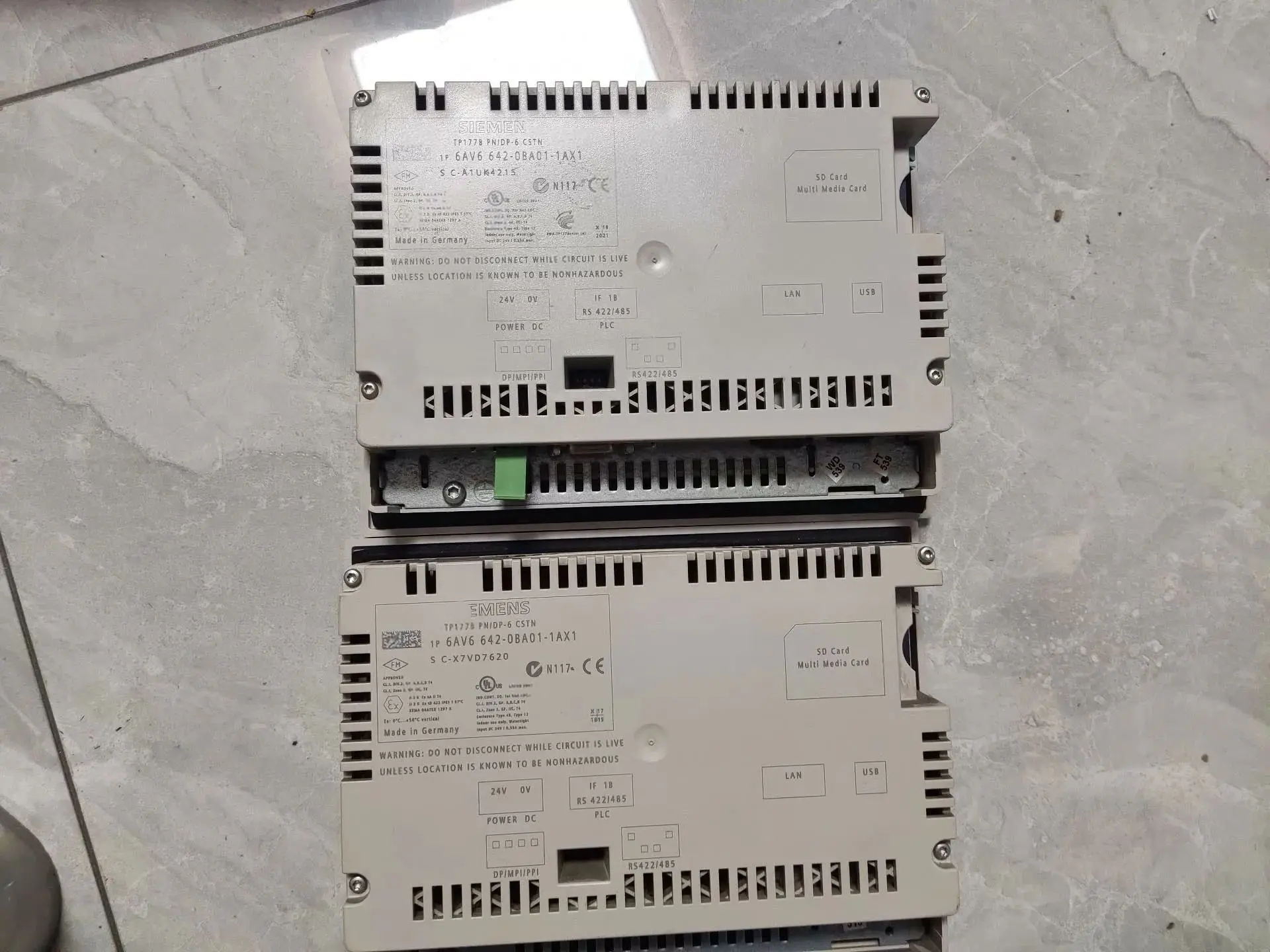 6AV6 642-0BA01-1AX1 لوحة HMI لشركة سيمنز 6AV6642-0BA01-1AX1
