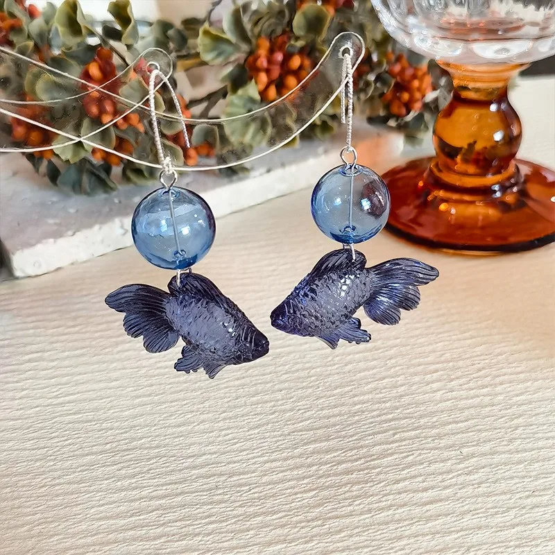 

Unique Goldfish Earring Cute Glass Ball Goldfish Earrings Asymmetric Fish Pendant Earrings 2025 New Statement Jewelry Wholesale