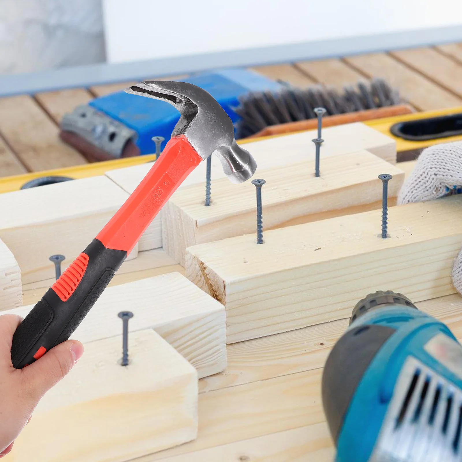 

1pc Claw Hammer Non-slip Insulated Magnetic Head Steel Nail Pulling Multifunctional Hand Tools Random Handle Style