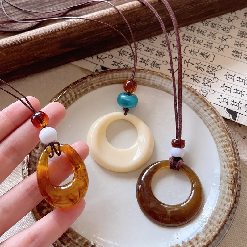 العرقية نمط الرجعية الراتنج التعميم هندسية قلادة طويلة قلادة المرأة الخريف والشتاء موضة سترة سلسلة مجوهرات