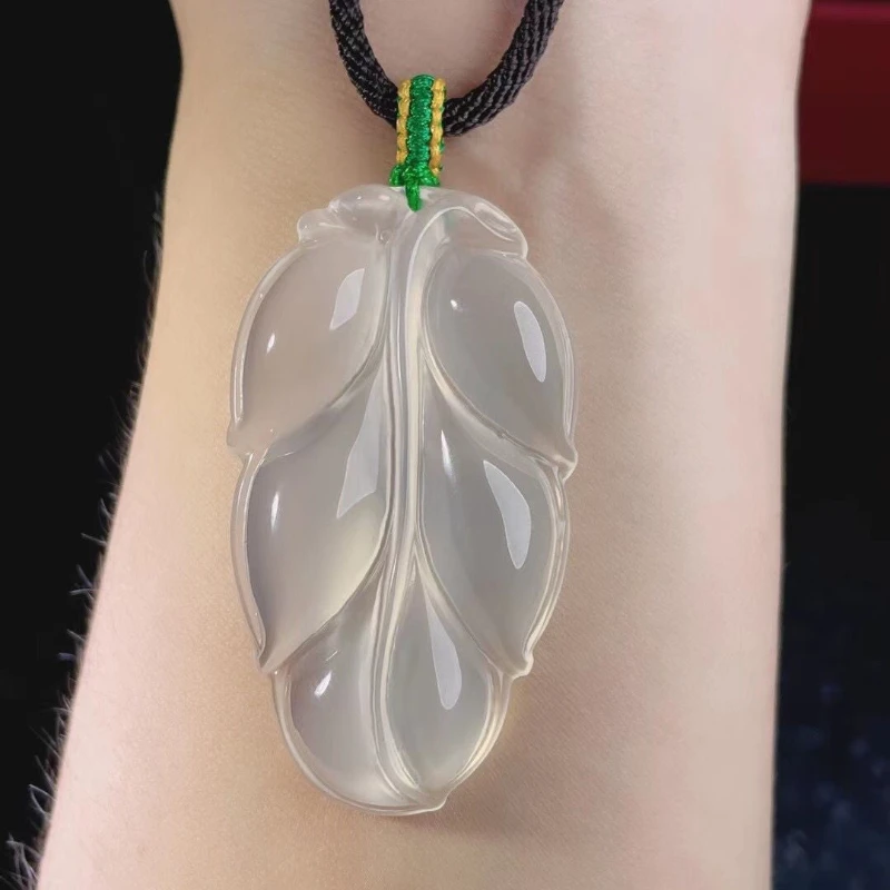 

Ice-type white chalcedony woven leaf pendant agate men's and women's jade pendant