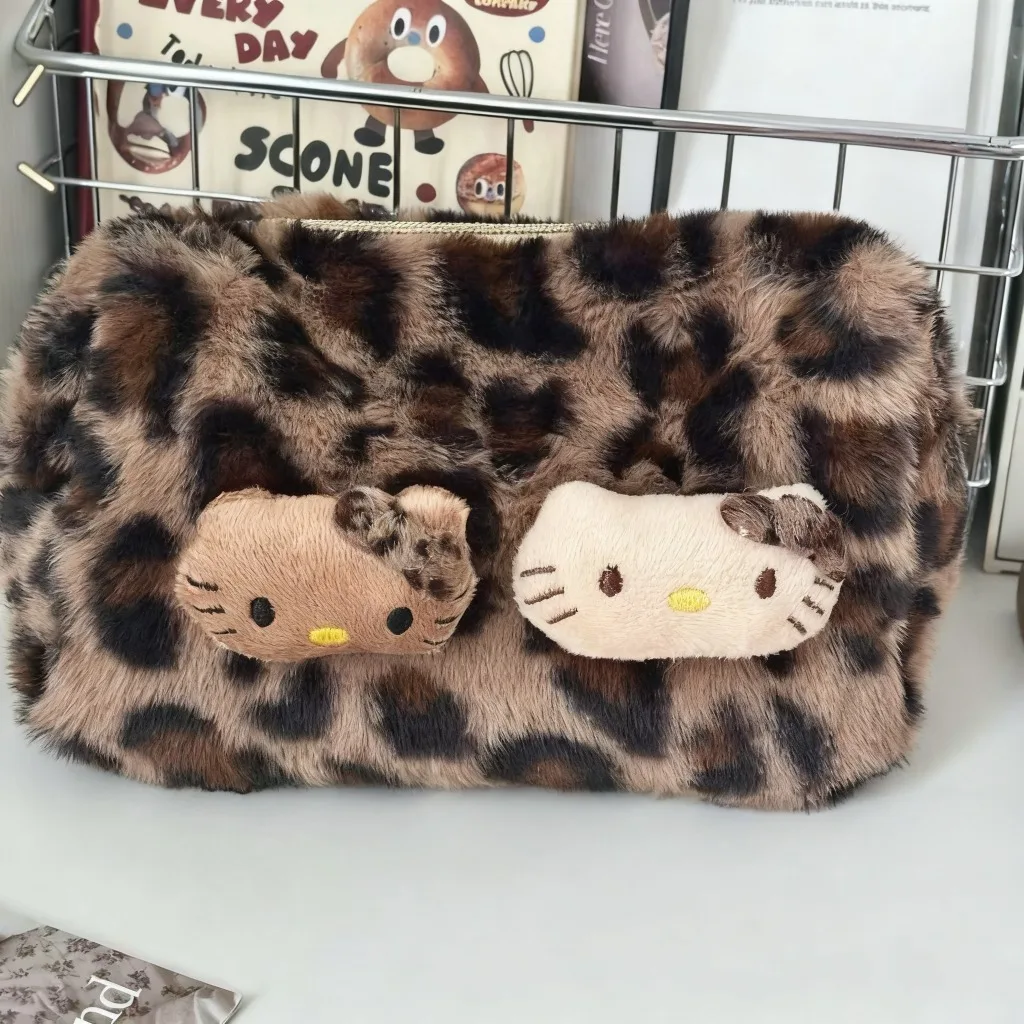 Bolsa de cosméticos de felpa con estampado de leopardo de Hello Kitty, bolsa de aseo de mano de viaje para mujer, bolsa de almacenamiento de gran capacidad, bolsas para lápices