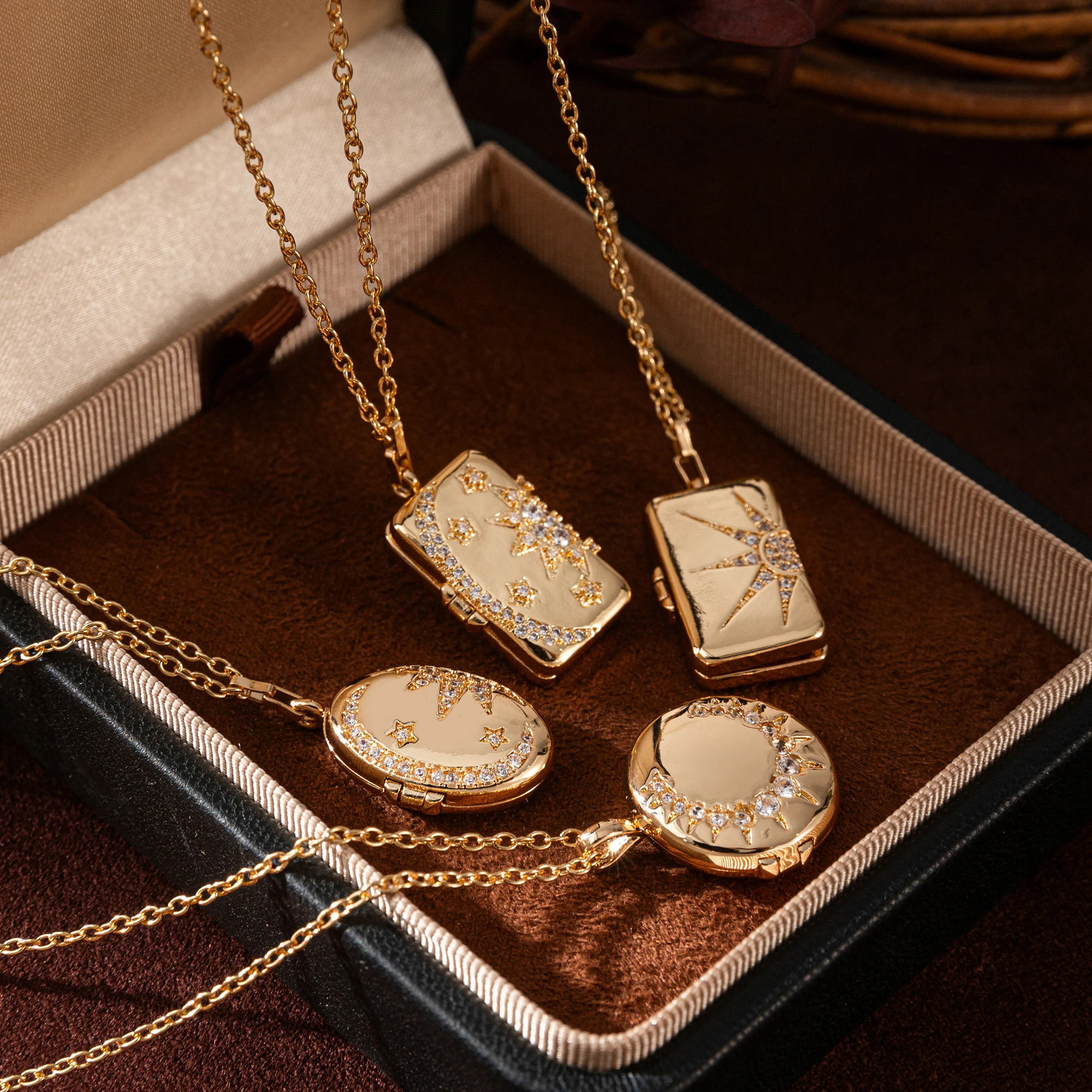 

Sun Moon Shell Album Photo Frame Necklace Retro Hot Selling New Product Opening and Closing Commemorative Necklace