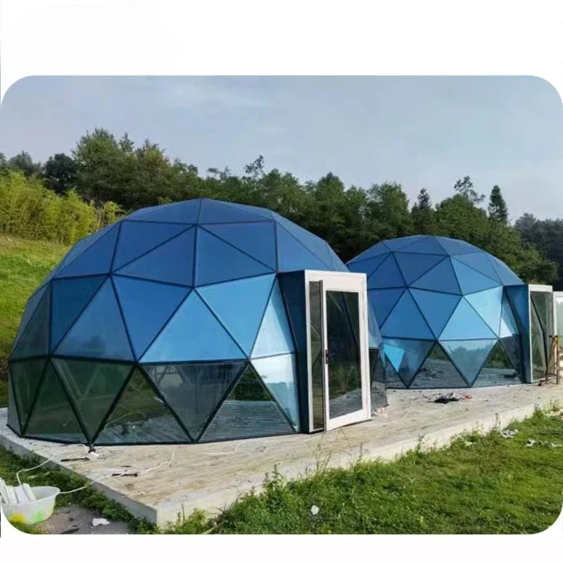 Niestandardowy trwały zewnętrzny wodoodporny okrągły luksusowy kurort Glamping Geodesic Hotel stalowe odblaskowe lustro szklany namiot kopułowy na