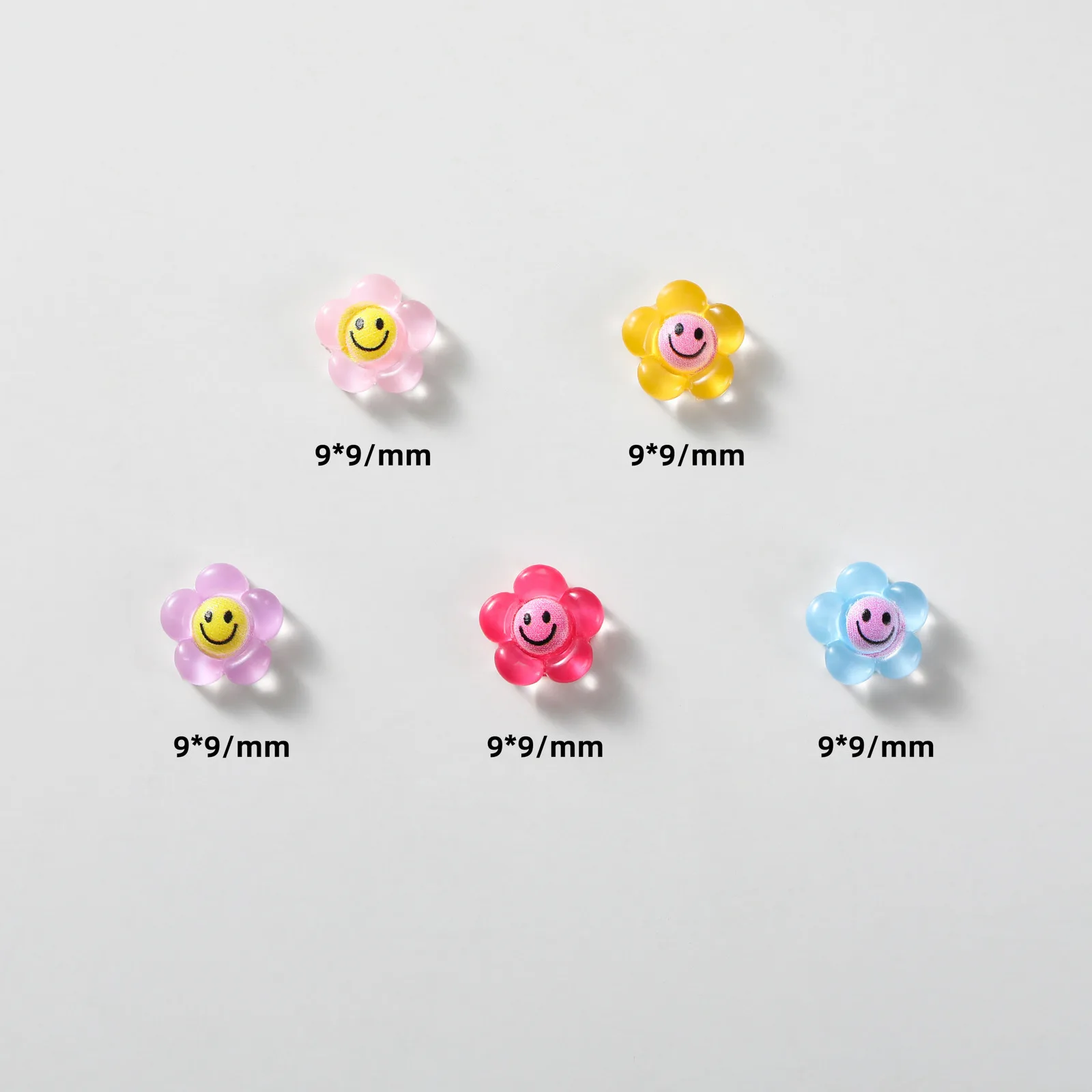 50pcs New Cute 9mm Resin Mini Smile Flower Flat Back Stone Figurines Cartoon Cabochon Ornament Jewelry Charms Nail Decoration