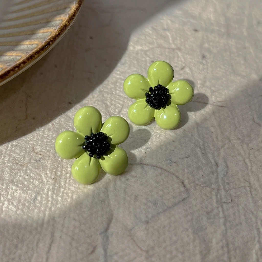 Summer Sweet Fresh Green Petal Flower Earrings for Women Summer Exquisite Charm Personality Sweet Romantic Jewelry Accessories