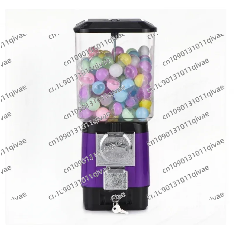 

Детская монета, конфеты в доме", снежинки и воспоминания детей.