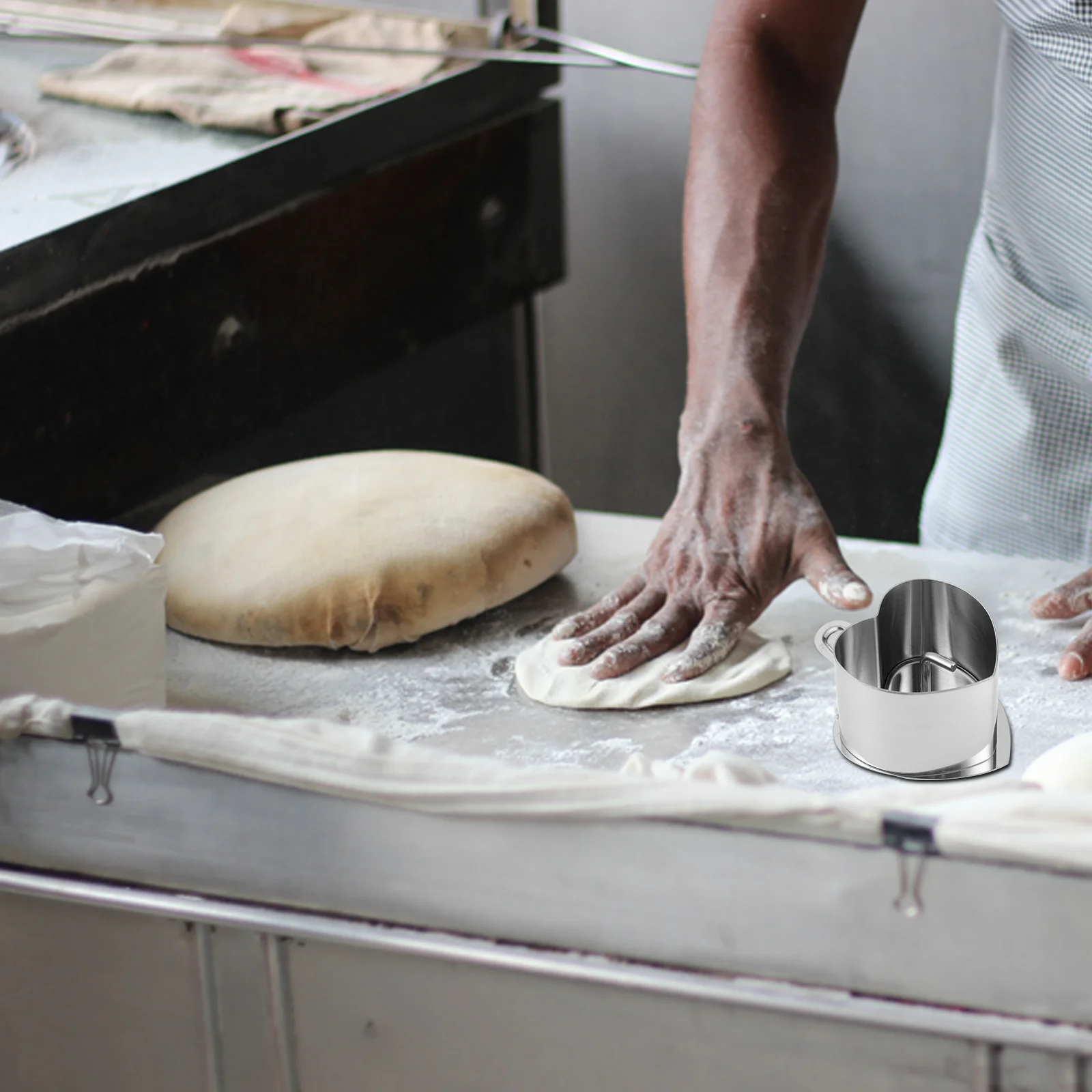 

1 set 1 Set Stainless Steel Heart Shaped Rice Ball Mold For Sushi Chocolate Cake Soap Making Baking Tool Kitchen Barware