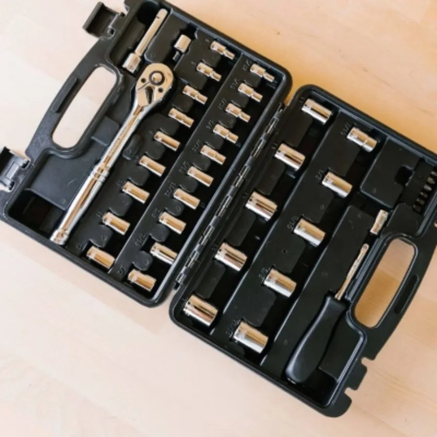 مجموعة مقابس ميكانيكي مكونة من 41 قطعة: مجموعة أدوات يدوية فولاذية غير تعمل بالطاقة مع صينية تخزين وحقيبة حمل للتخزين