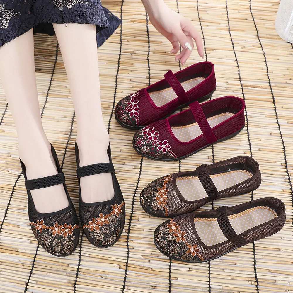 Old Beijing Cloth Shoes Mom Chinese Style Embroidered Cloth Shoes Women Soft Bottom Mesh Breathable Ladies Casual Shoes Sandals